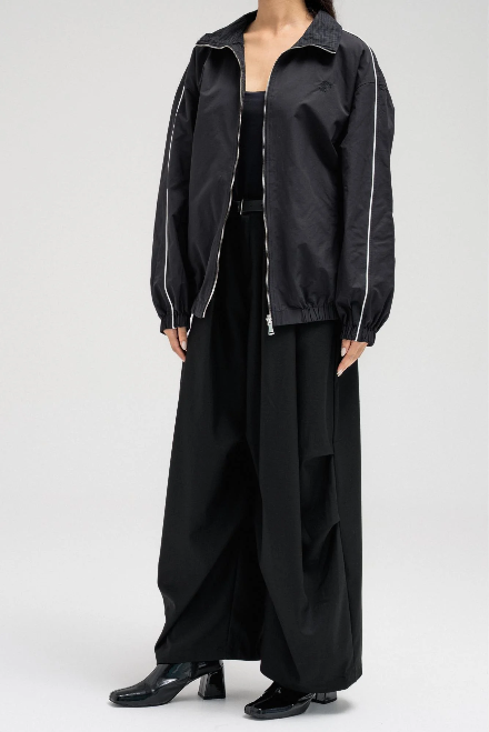 Sporty bomber jacket