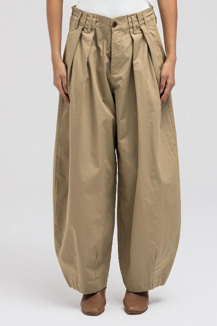 Pleated lightweight pants