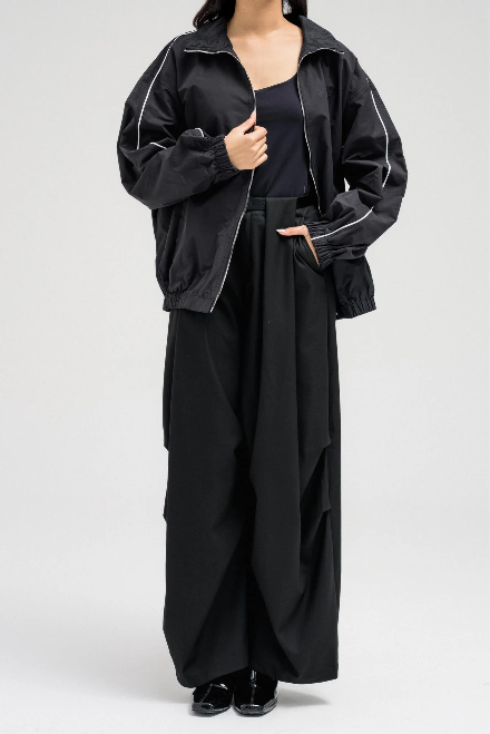 Sporty bomber jacket