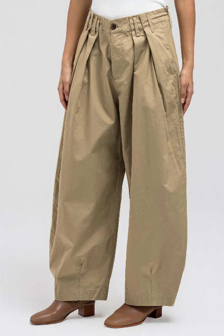 Pleated lightweight pants