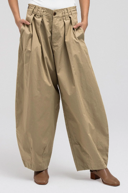 Pleated lightweight pants