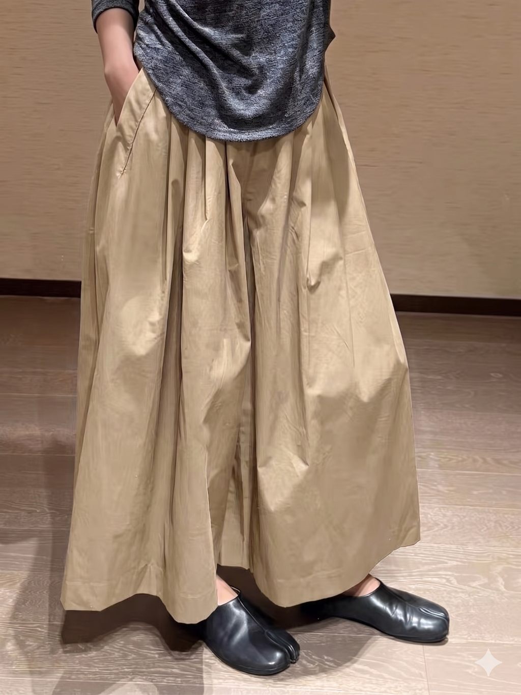 Cropped Leg Pleated Soft Pants Beige