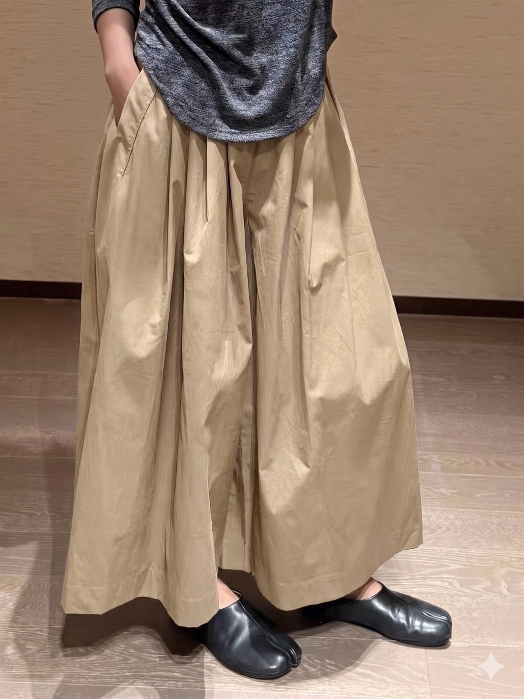 Cropped Leg Pleated Soft Pants Beige