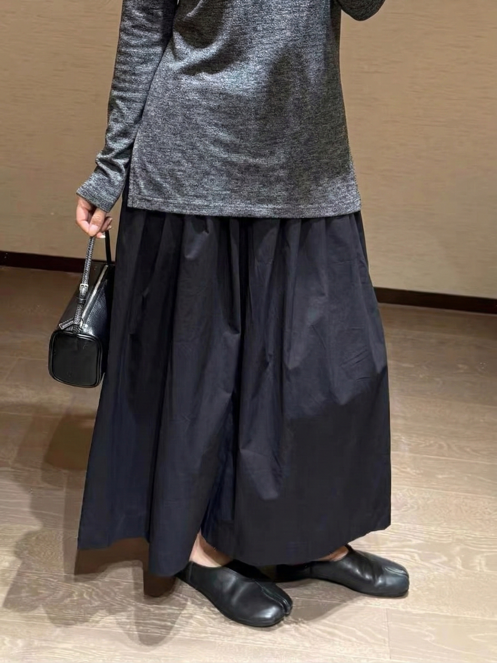 Cropped Leg Pleated Soft Pants