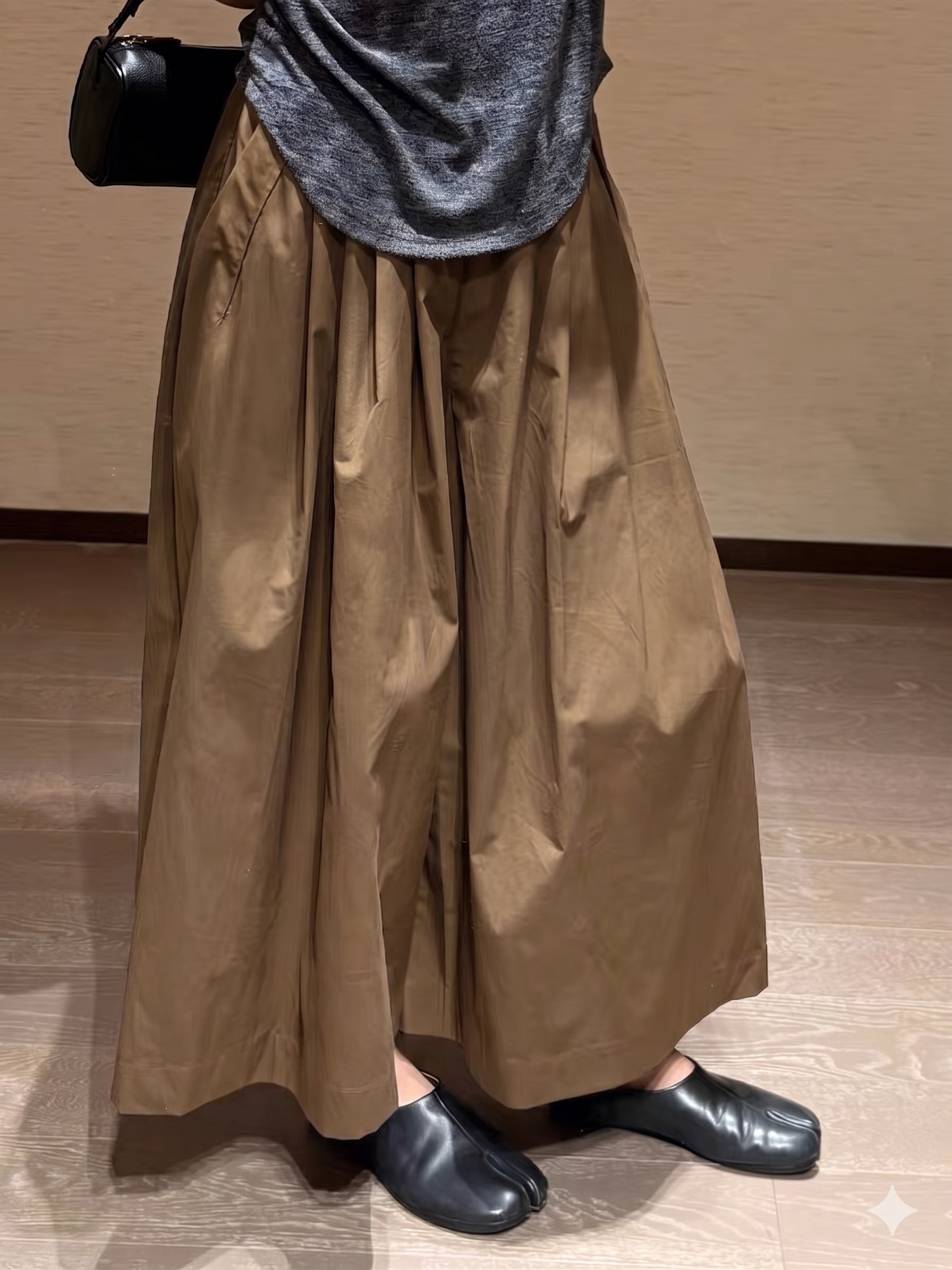 Cropped Leg Pleated Soft Pants Cafe