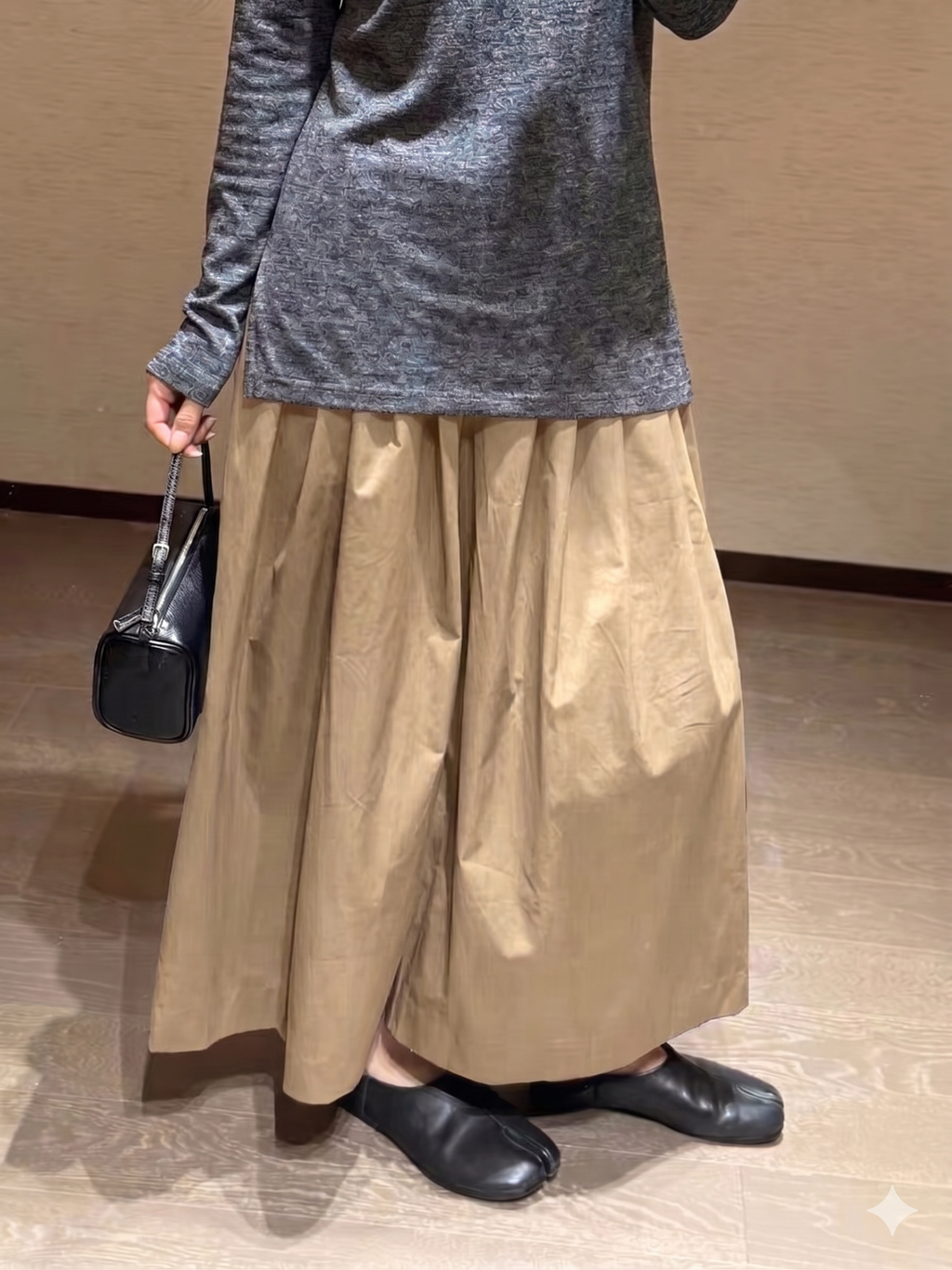 Cropped Leg Pleated Soft Pants Beige